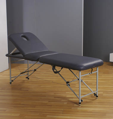 Table de massage pliante équipée d’un trou visage.